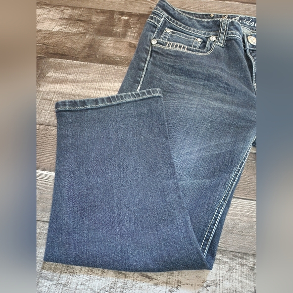 L.A Idol Denim Cropped Capris - Picture 9 of 12